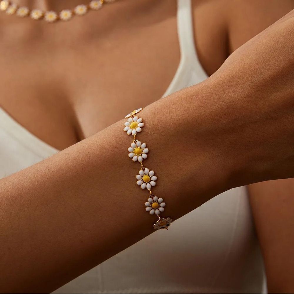 Daisy Charm Bracelet A1318